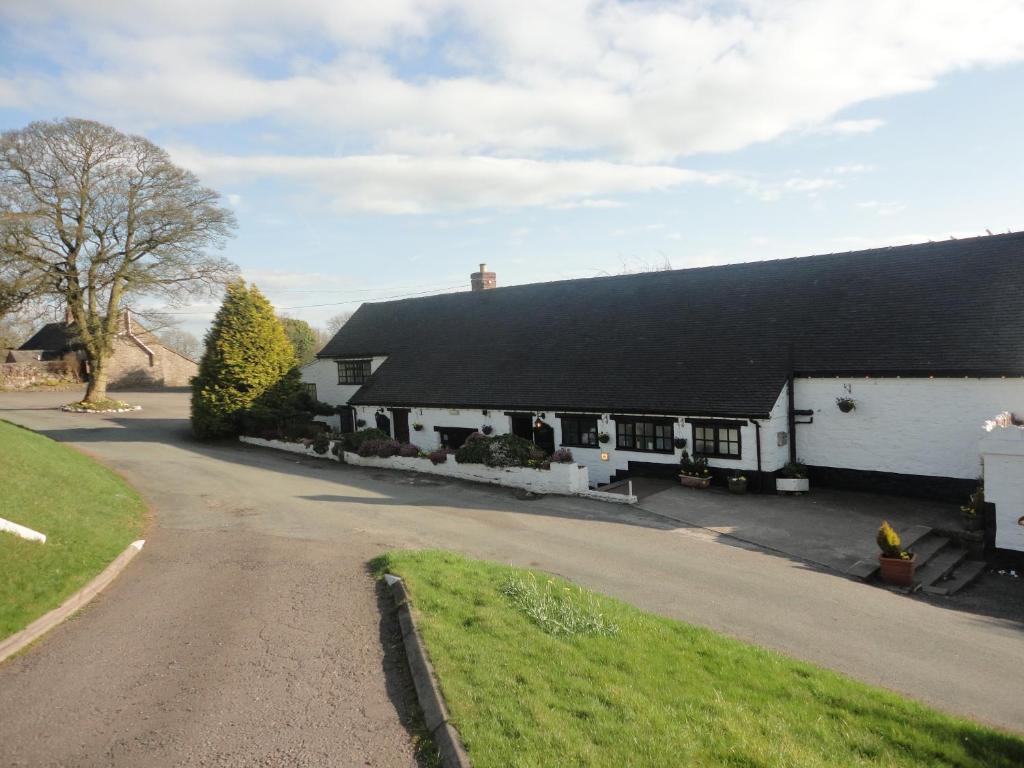 The Dog & Partridge Country Inn Ashbourne  Exterior photo