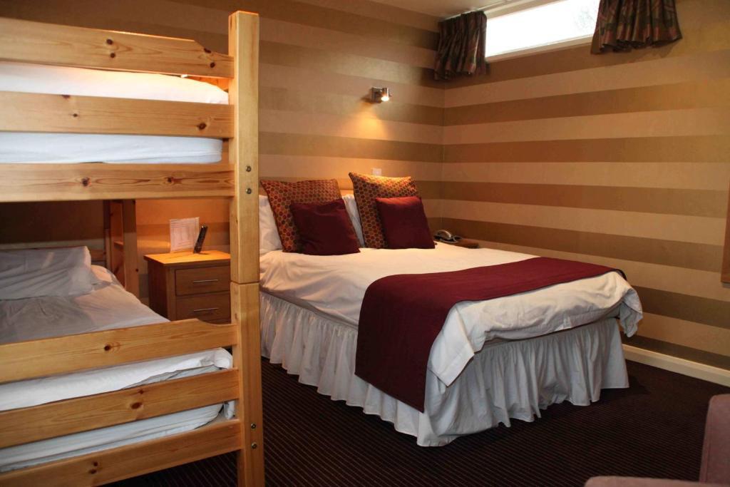 The Dog & Partridge Country Inn Ashbourne  Room photo
